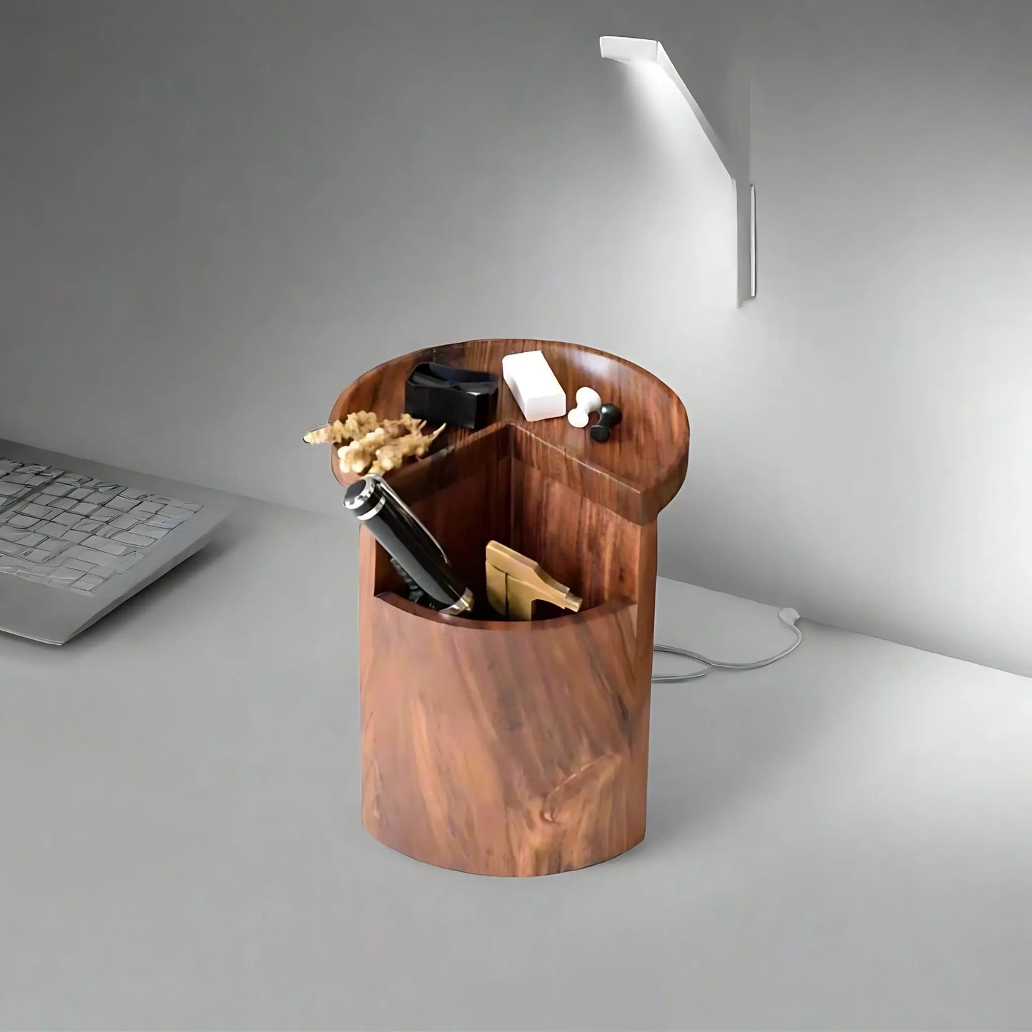 Dropdown Pen Stand